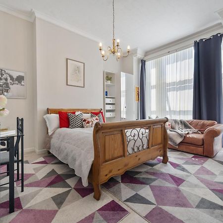 Modern Studio Apartment London Eksteriør bilde